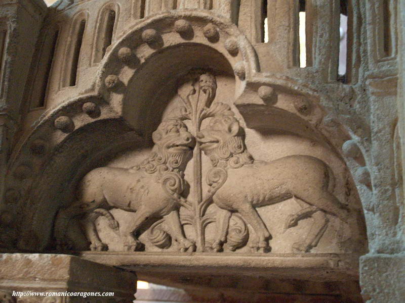 PAREJA DE LEONES DEL MONUMENTO FUNERARIO